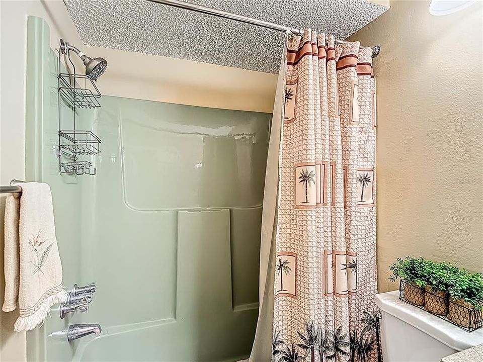 На продажу: $139,900 (2 спален, 2 ванн, 1144 Квадратных фут)