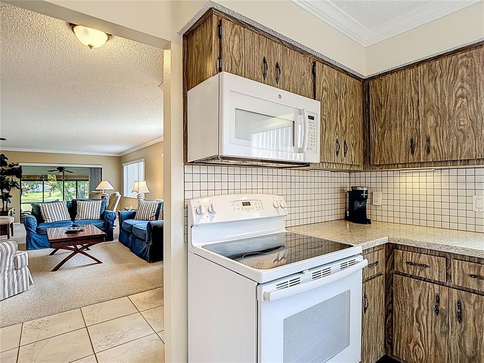 На продажу: $139,900 (2 спален, 2 ванн, 1144 Квадратных фут)