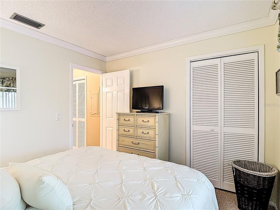 На продажу: $139,900 (2 спален, 2 ванн, 1144 Квадратных фут)