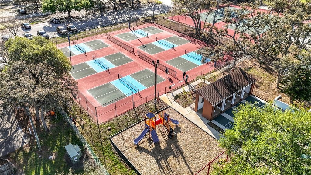 На продажу: $139,900 (2 спален, 2 ванн, 1144 Квадратных фут)