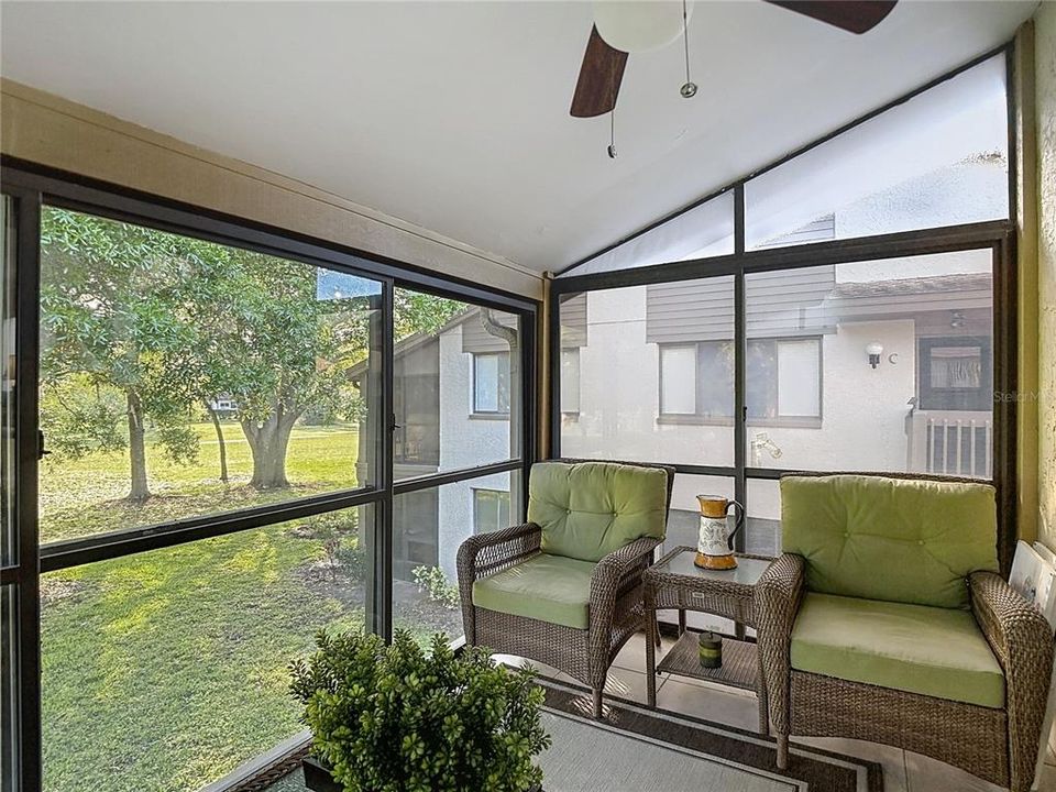 На продажу: $139,900 (2 спален, 2 ванн, 1144 Квадратных фут)