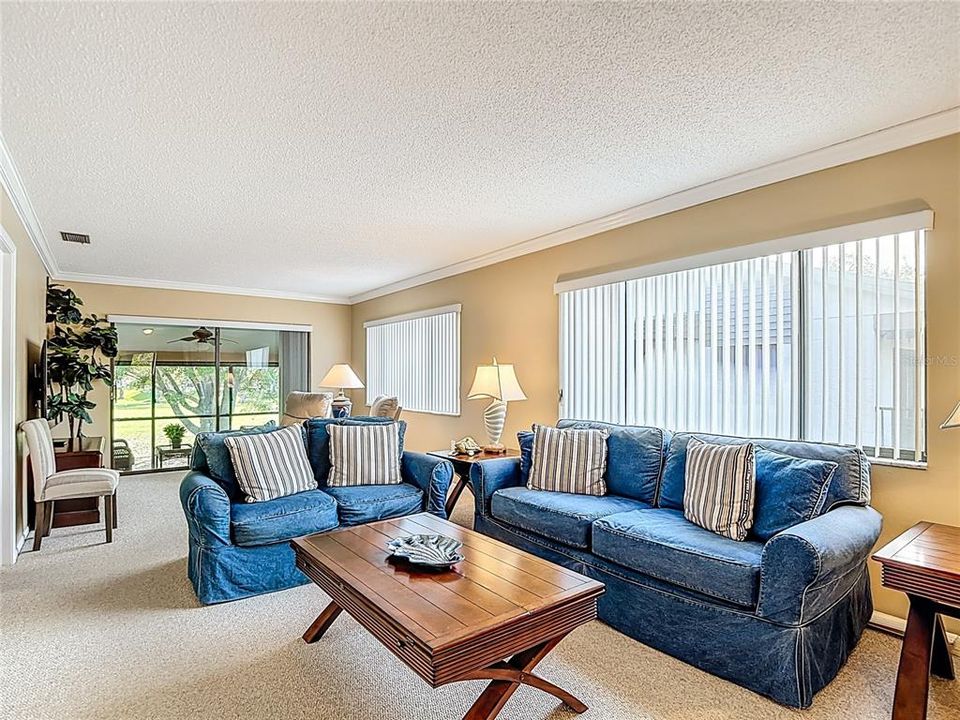 На продажу: $139,900 (2 спален, 2 ванн, 1144 Квадратных фут)