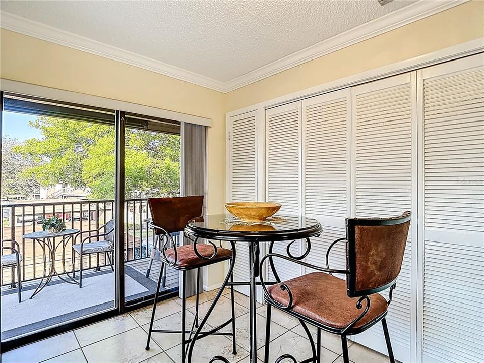 На продажу: $139,900 (2 спален, 2 ванн, 1144 Квадратных фут)