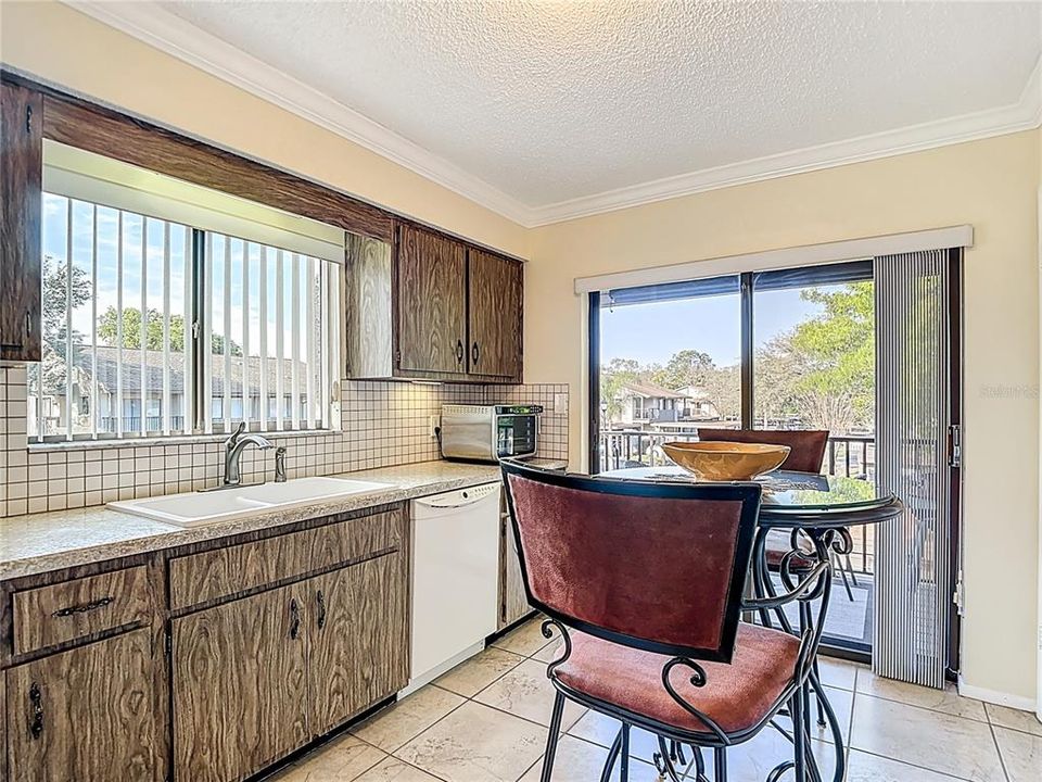 На продажу: $139,900 (2 спален, 2 ванн, 1144 Квадратных фут)