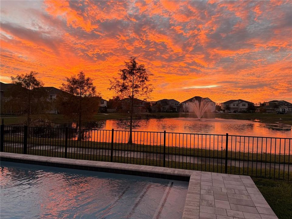 合同活跃: $939,000 (4 贝兹, 4 浴室, 2881 平方英尺)
