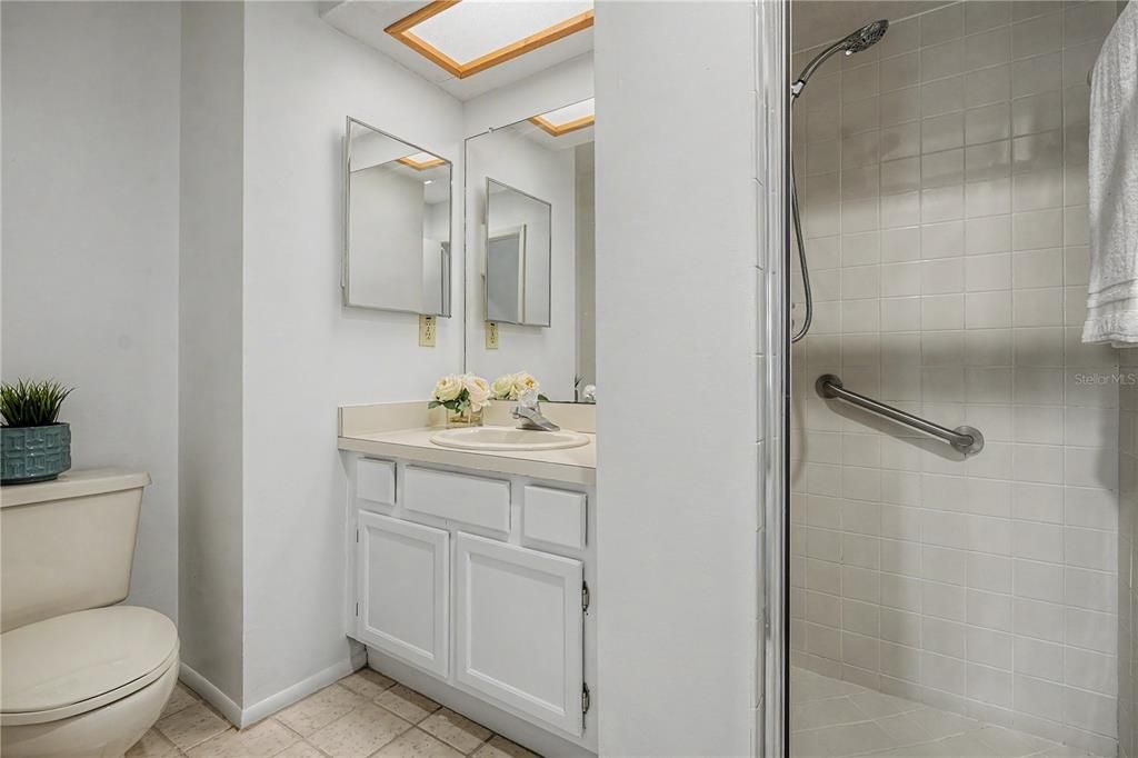 Activo con contrato: $289,900 (3 camas, 2 baños, 1280 Pies cuadrados)
