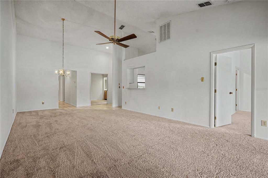 Activo con contrato: $289,900 (3 camas, 2 baños, 1280 Pies cuadrados)