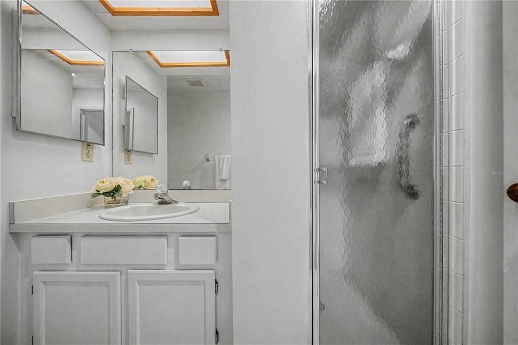 Activo con contrato: $289,900 (3 camas, 2 baños, 1280 Pies cuadrados)