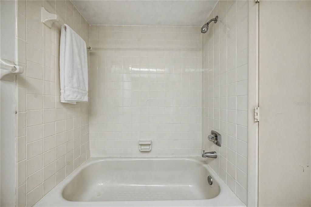Activo con contrato: $289,900 (3 camas, 2 baños, 1280 Pies cuadrados)