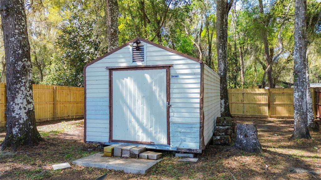 На продажу: $285,000 (4 спален, 2 ванн, 1944 Квадратных фут)