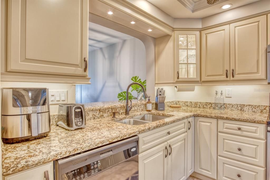 Active With Contract: $2,250 (3 beds, 2 baths, 1529 Square Feet)