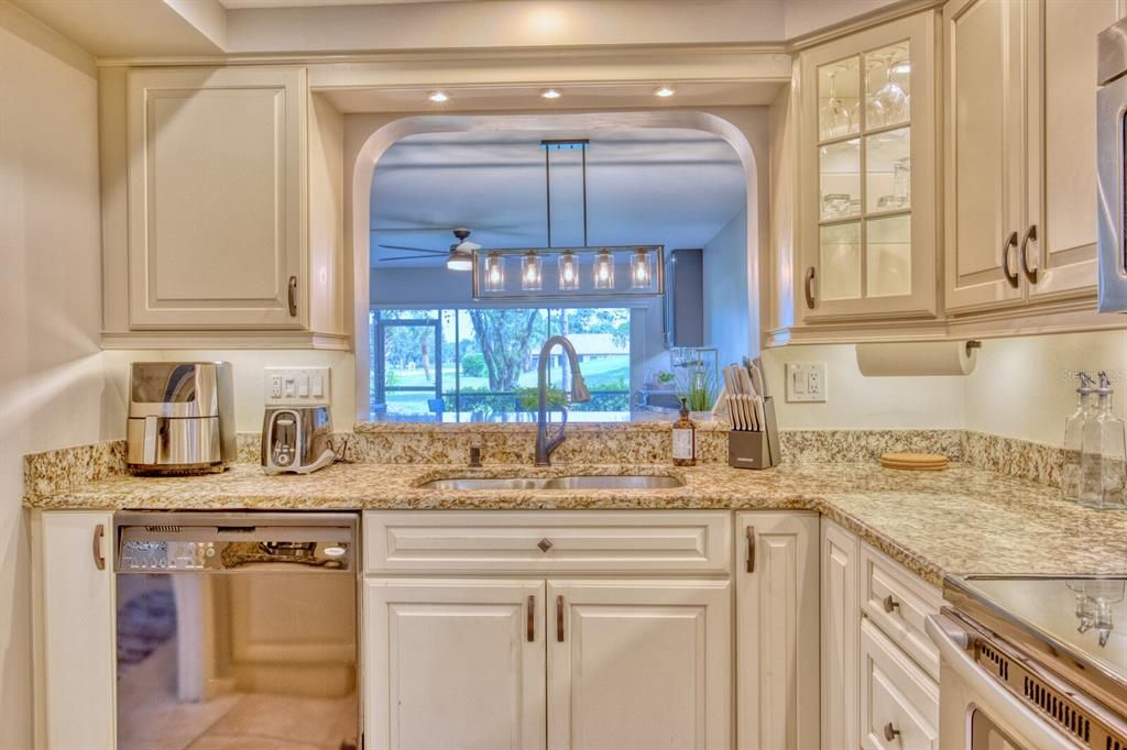 Active With Contract: $2,250 (3 beds, 2 baths, 1529 Square Feet)