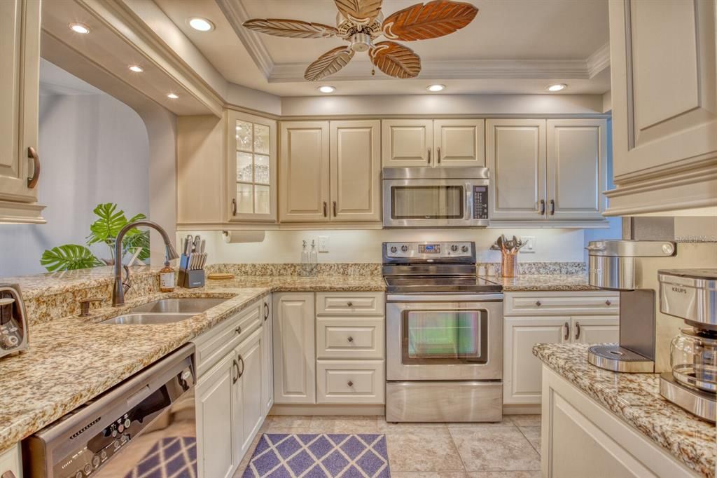 Active With Contract: $2,250 (3 beds, 2 baths, 1529 Square Feet)