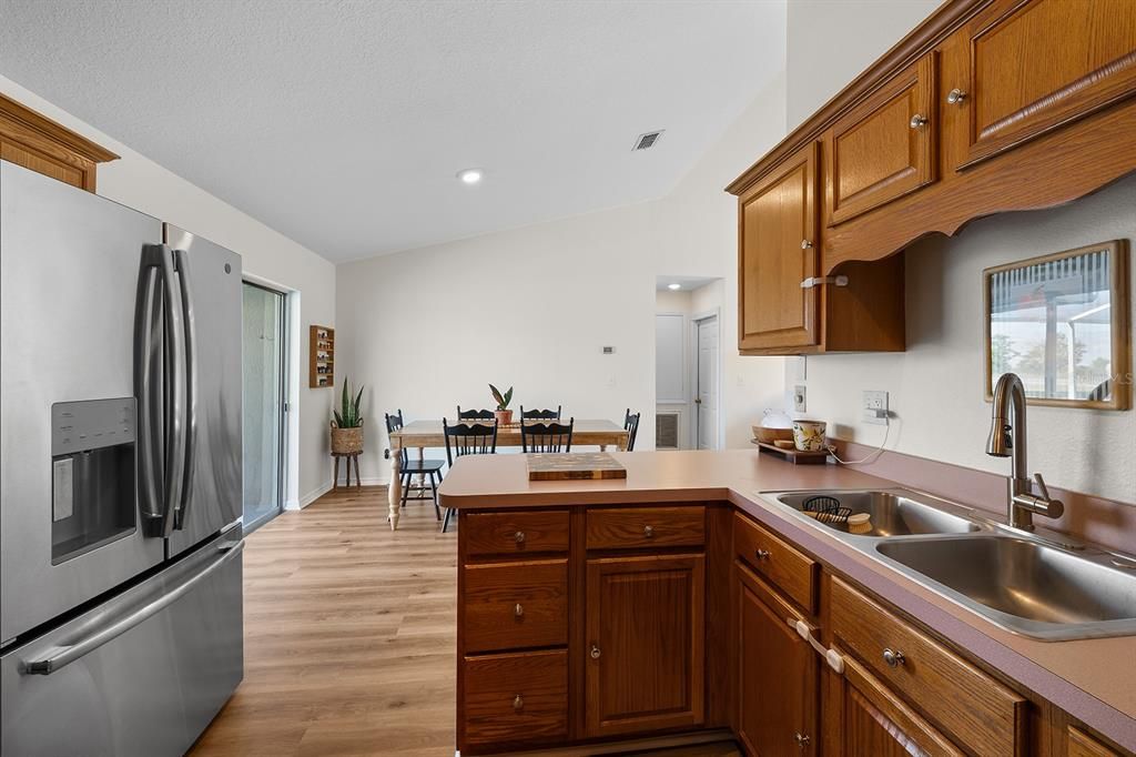 Activo con contrato: $427,000 (3 camas, 2 baños, 1273 Pies cuadrados)