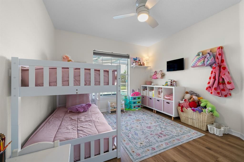 Activo con contrato: $427,000 (3 camas, 2 baños, 1273 Pies cuadrados)
