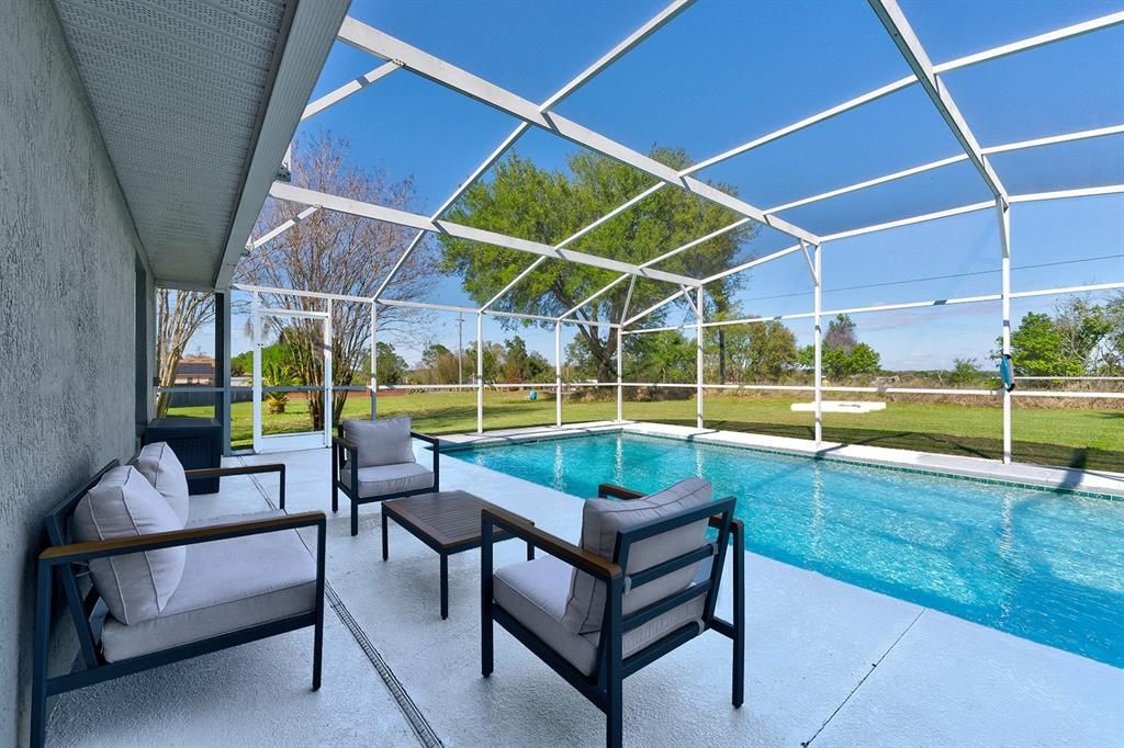 Activo con contrato: $427,000 (3 camas, 2 baños, 1273 Pies cuadrados)