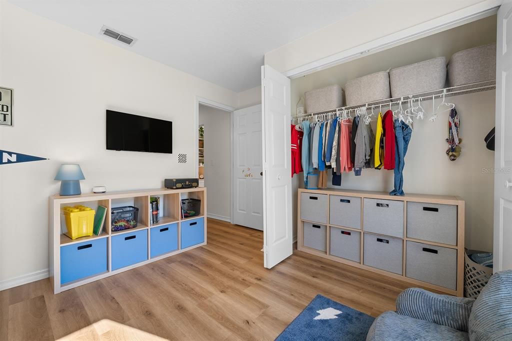 Activo con contrato: $427,000 (3 camas, 2 baños, 1273 Pies cuadrados)