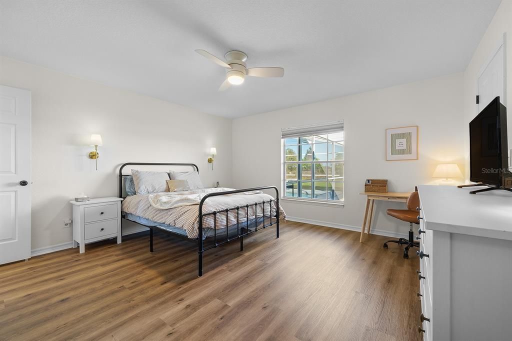 Activo con contrato: $427,000 (3 camas, 2 baños, 1273 Pies cuadrados)