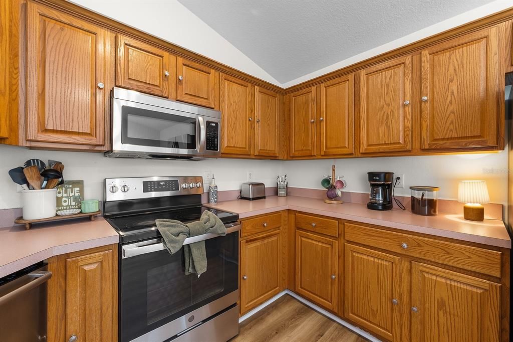Activo con contrato: $427,000 (3 camas, 2 baños, 1273 Pies cuadrados)