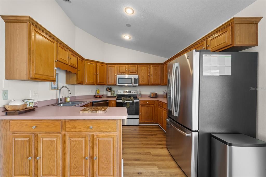 Activo con contrato: $427,000 (3 camas, 2 baños, 1273 Pies cuadrados)