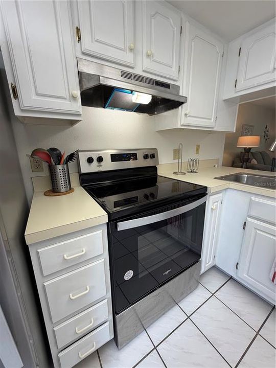 For Sale: $195,000 (2 beds, 2 baths, 879 Square Feet)