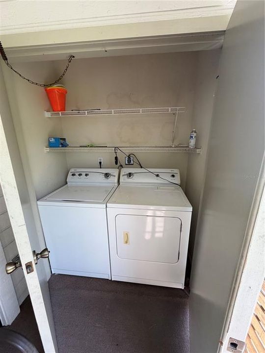 For Sale: $195,000 (2 beds, 2 baths, 879 Square Feet)