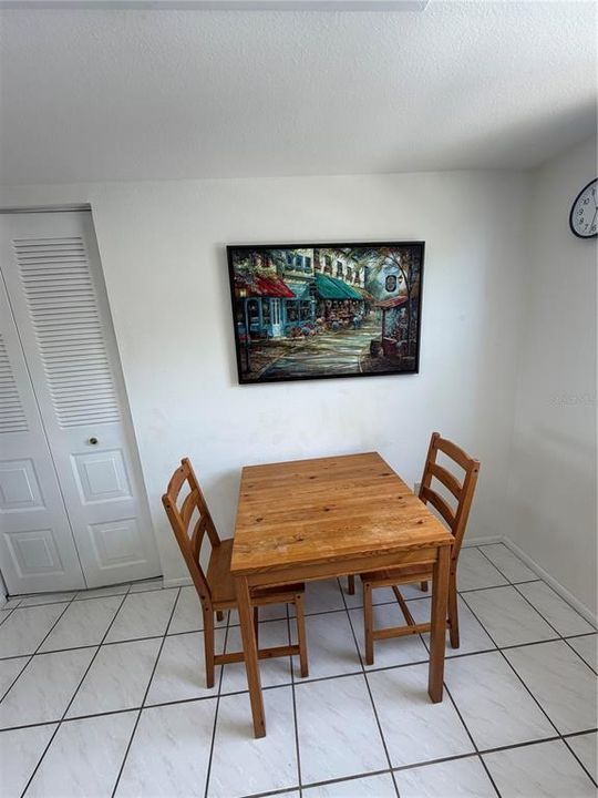 For Sale: $195,000 (2 beds, 2 baths, 879 Square Feet)