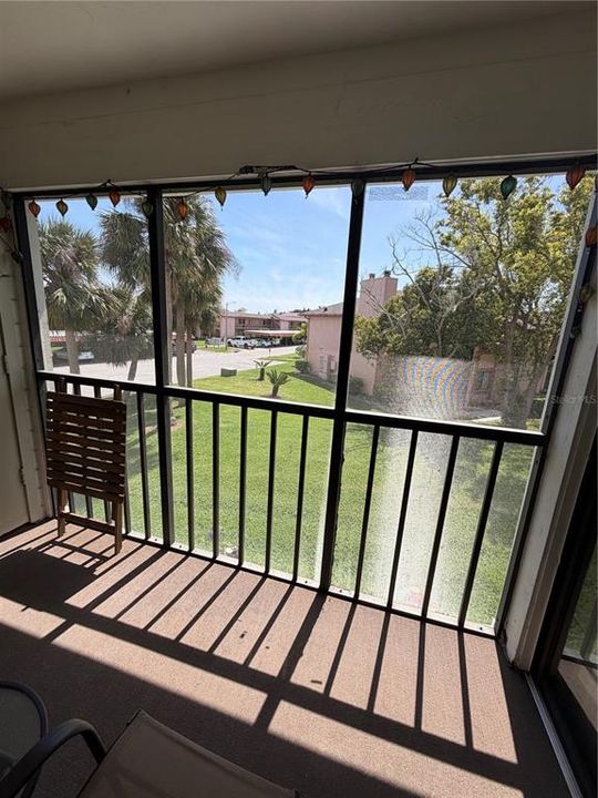 For Sale: $195,000 (2 beds, 2 baths, 879 Square Feet)