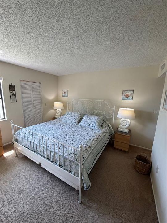 For Sale: $195,000 (2 beds, 2 baths, 879 Square Feet)