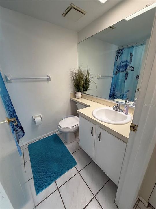 For Sale: $195,000 (2 beds, 2 baths, 879 Square Feet)