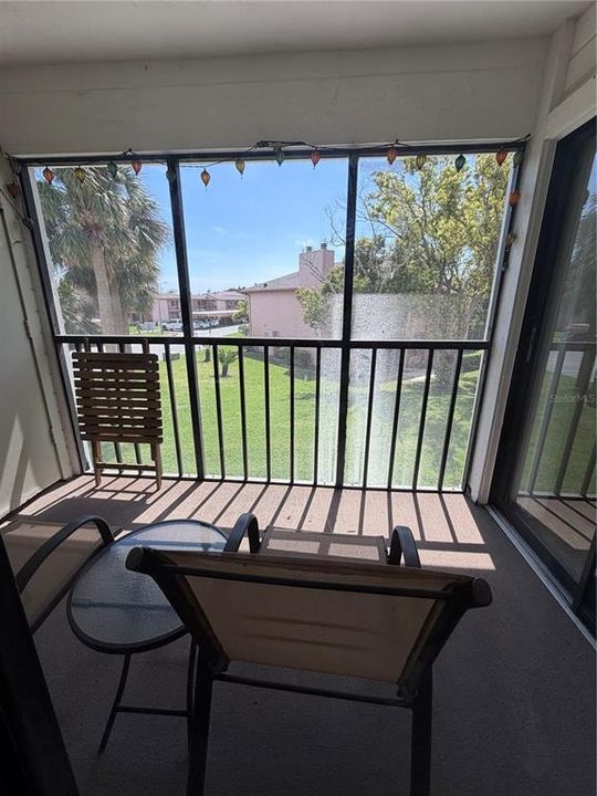 For Sale: $195,000 (2 beds, 2 baths, 879 Square Feet)