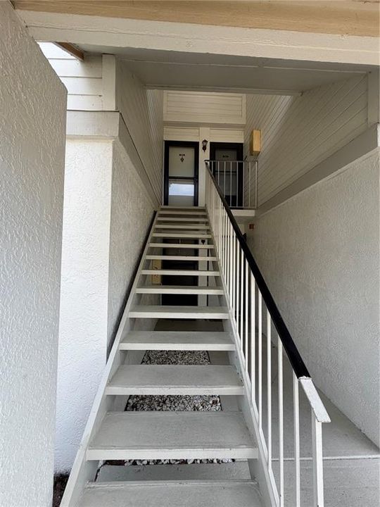 For Sale: $195,000 (2 beds, 2 baths, 879 Square Feet)