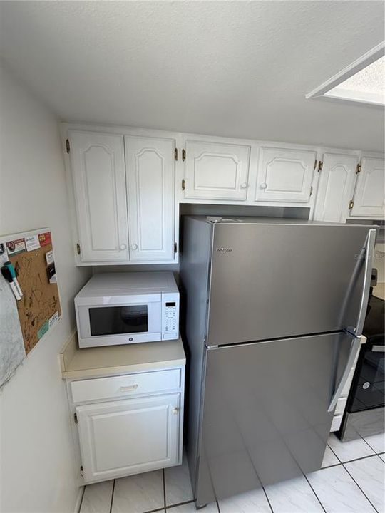 For Sale: $195,000 (2 beds, 2 baths, 879 Square Feet)