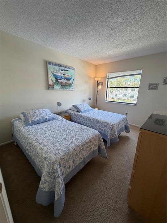 For Sale: $195,000 (2 beds, 2 baths, 879 Square Feet)