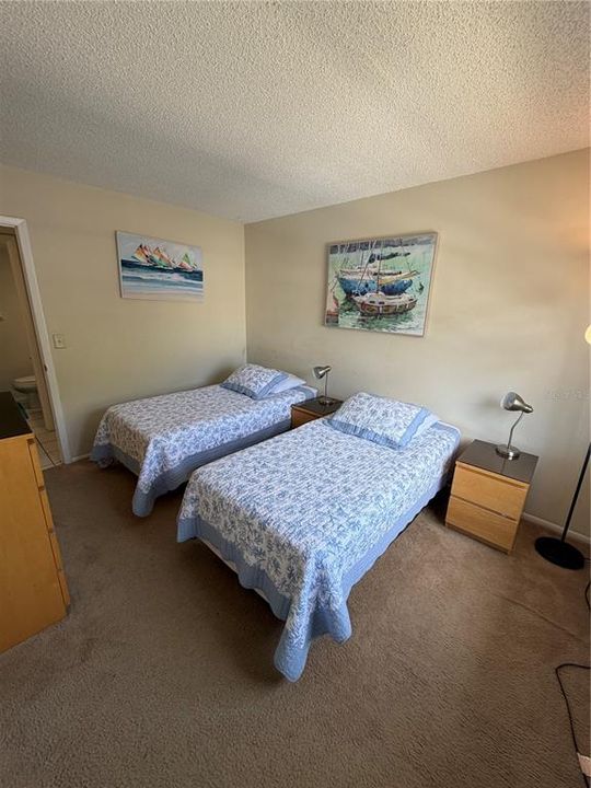 For Sale: $195,000 (2 beds, 2 baths, 879 Square Feet)