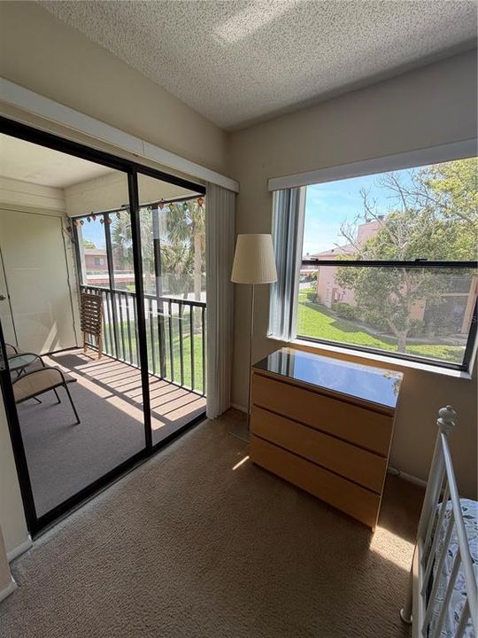 For Sale: $195,000 (2 beds, 2 baths, 879 Square Feet)