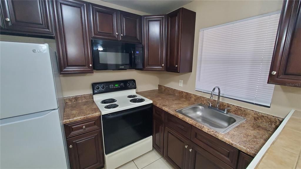 待售: $925,000 (10 贝兹, 0 浴室, 4440 平方英尺)