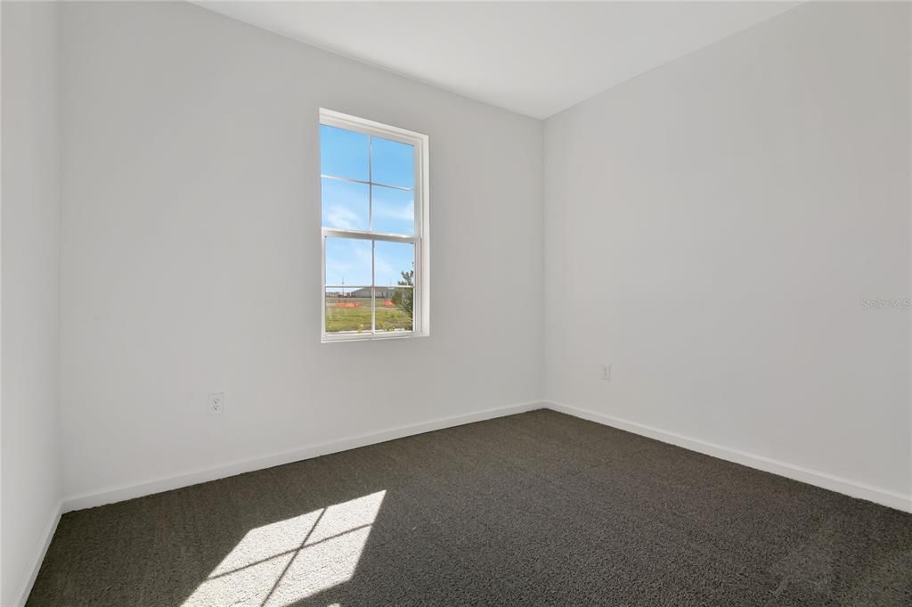 Activo con contrato: $329,999 (4 camas, 3 baños, 2077 Pies cuadrados)