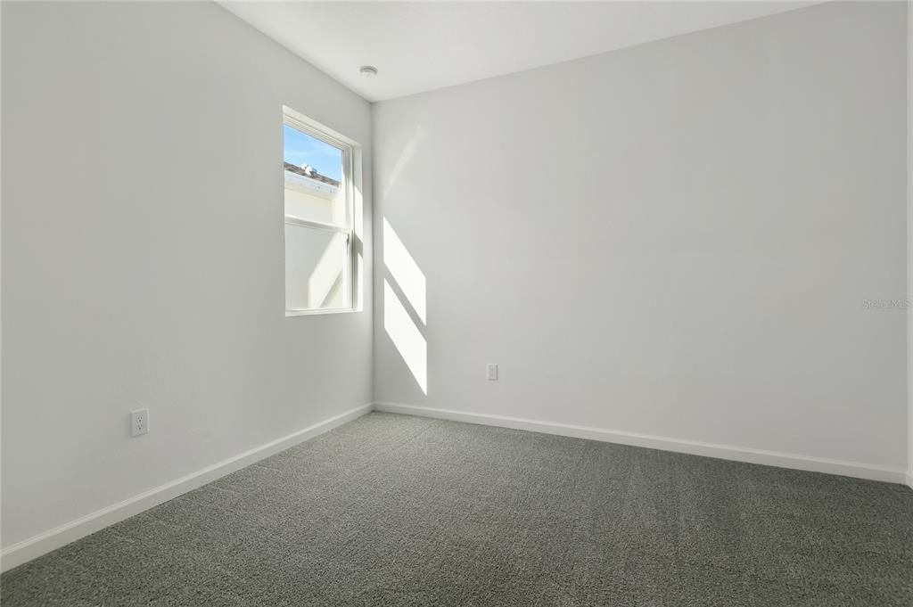 Activo con contrato: $329,999 (4 camas, 3 baños, 2077 Pies cuadrados)