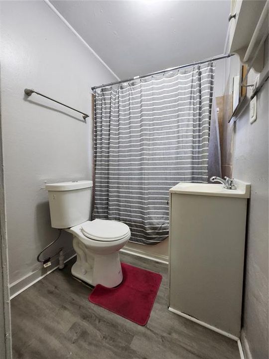 For Rent: $900 (1 beds, 1 baths, 700 Square Feet)
