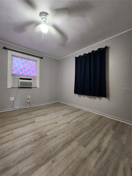 For Rent: $900 (1 beds, 1 baths, 700 Square Feet)
