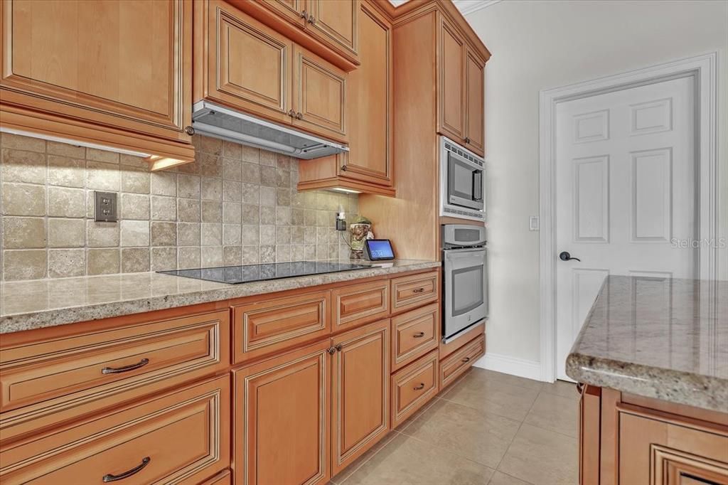 For Sale: $829,900 (4 beds, 2 baths, 2552 Square Feet)