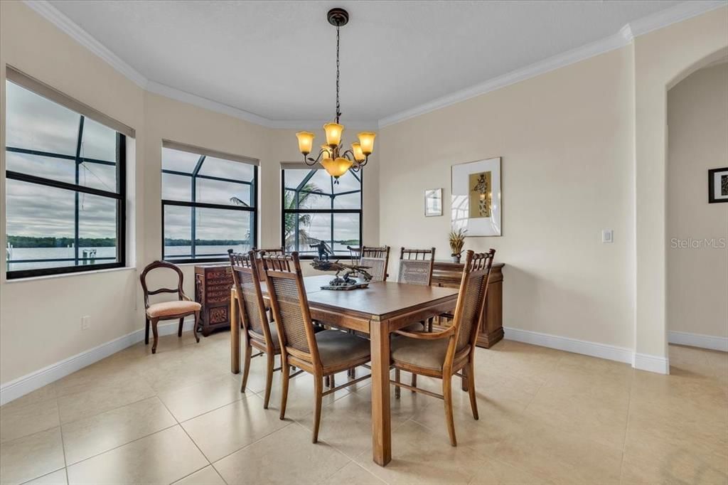 For Sale: $829,900 (4 beds, 2 baths, 2552 Square Feet)
