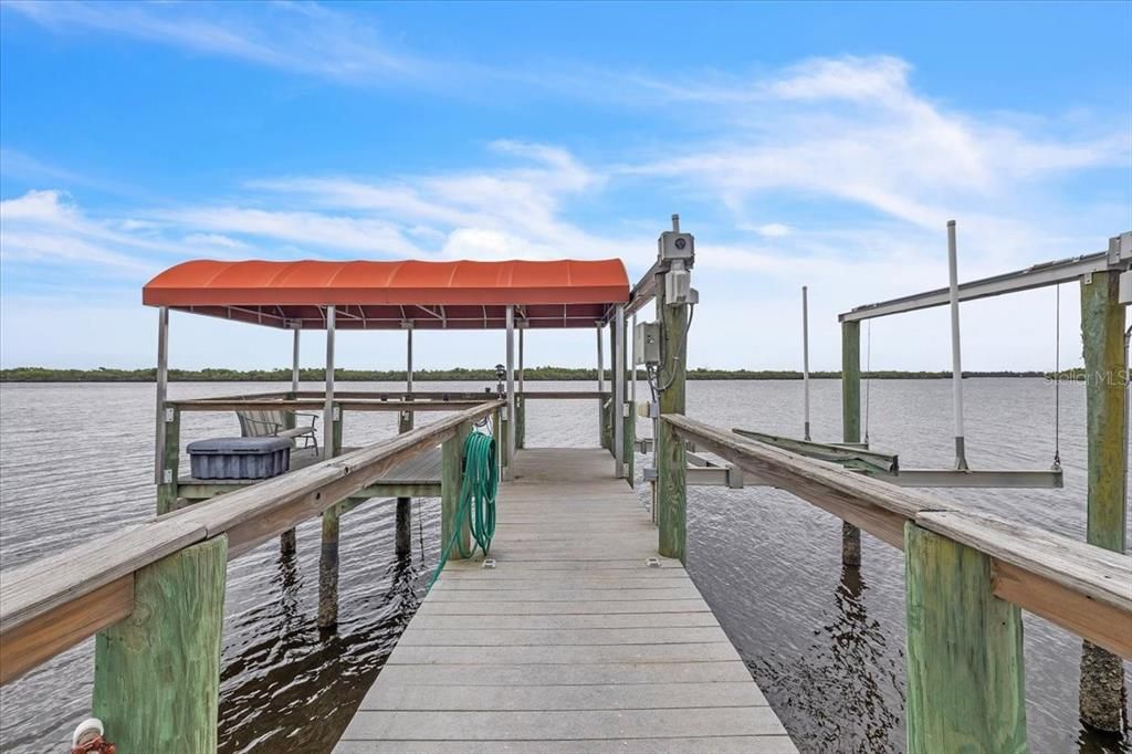For Sale: $829,900 (4 beds, 2 baths, 2552 Square Feet)