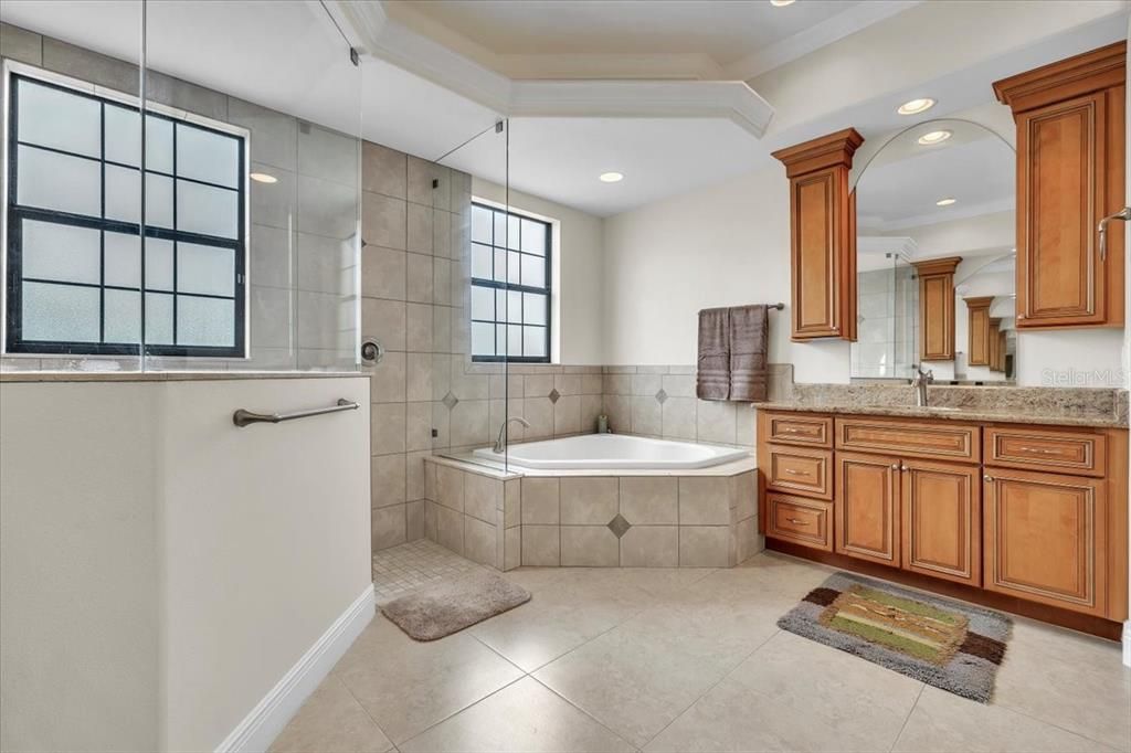 For Sale: $829,900 (4 beds, 2 baths, 2552 Square Feet)