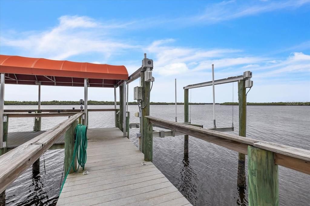 For Sale: $829,900 (4 beds, 2 baths, 2552 Square Feet)