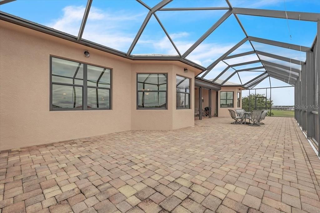 For Sale: $829,900 (4 beds, 2 baths, 2552 Square Feet)