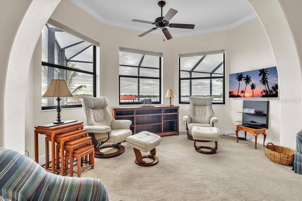 For Sale: $829,900 (4 beds, 2 baths, 2552 Square Feet)