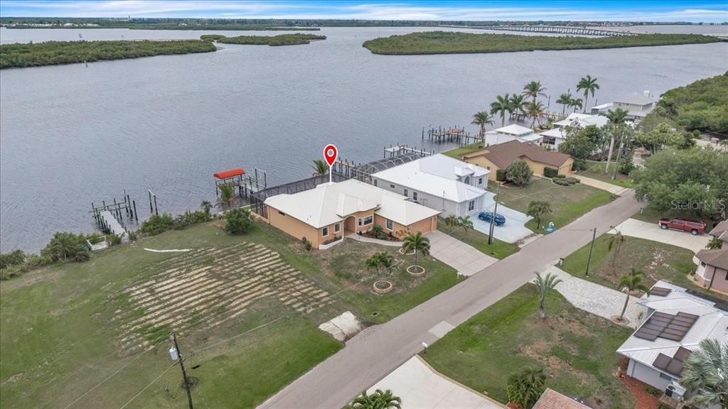 For Sale: $829,900 (4 beds, 2 baths, 2552 Square Feet)