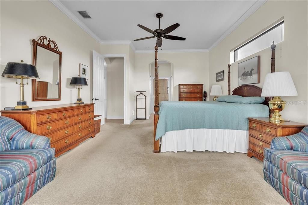 For Sale: $829,900 (4 beds, 2 baths, 2552 Square Feet)